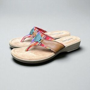 Minnetonka Silverthorne 360 Medallion Thong Sandal Women’s Size 9